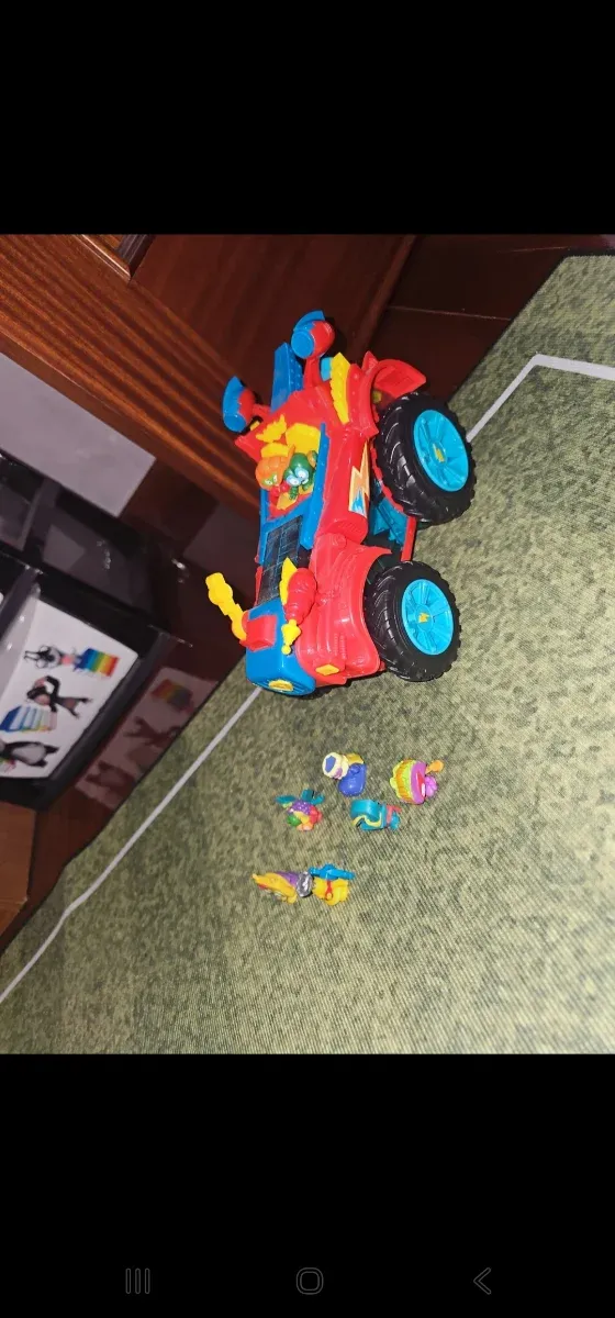 Coche Kazoom Racer Superthings