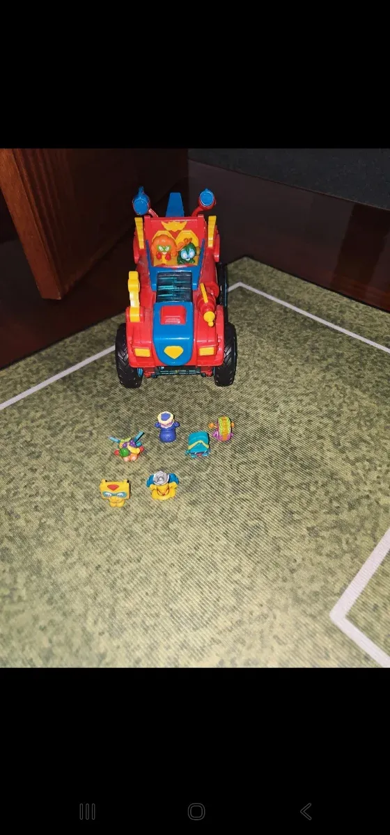 Coche Kazoom Racer Superthings