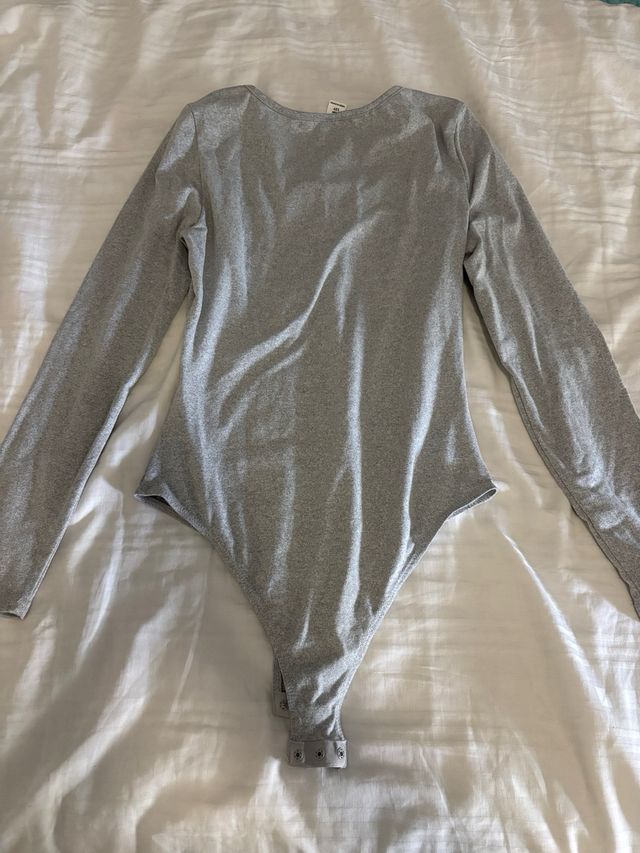 Body escotado gris manga larga