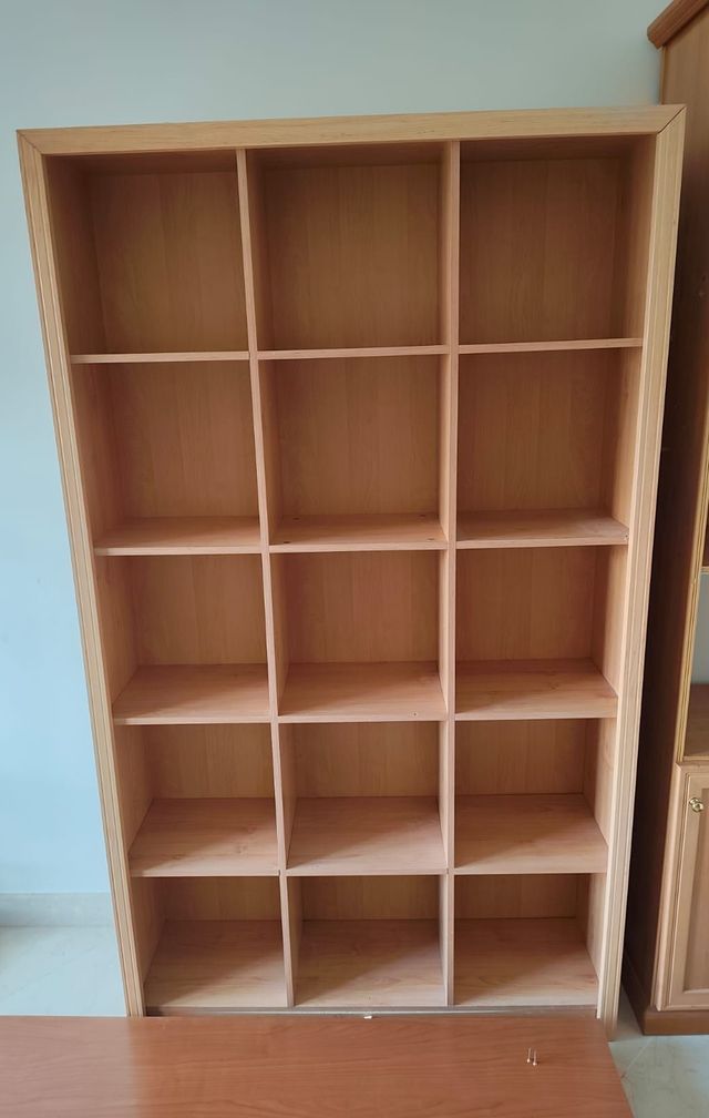 Estantería de madera modular