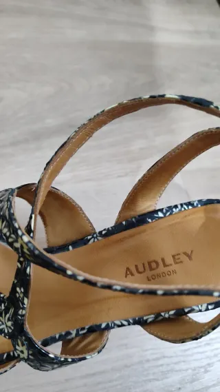Sandalias de tacón marca audley london