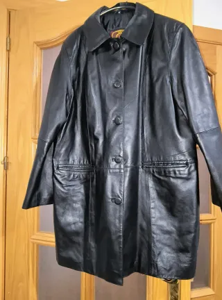Chaqueta de piel negra