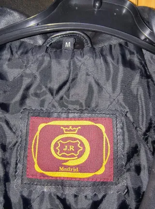 Chaqueta de piel negra