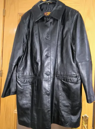 Chaqueta de piel negra