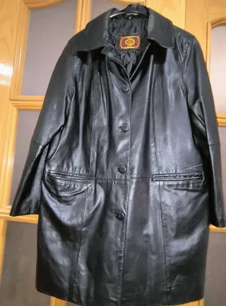 Chaqueta de piel negra