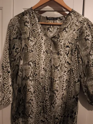 Blusa Stradivarius Estampado Serpiente Talla S