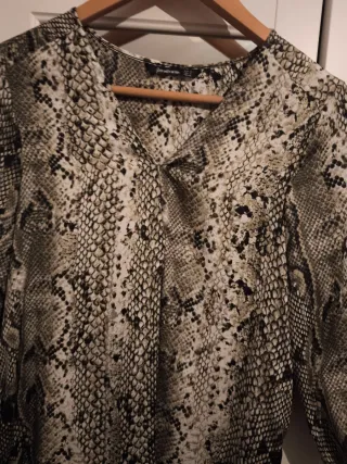 Blusa Stradivarius Estampado Serpiente Talla S