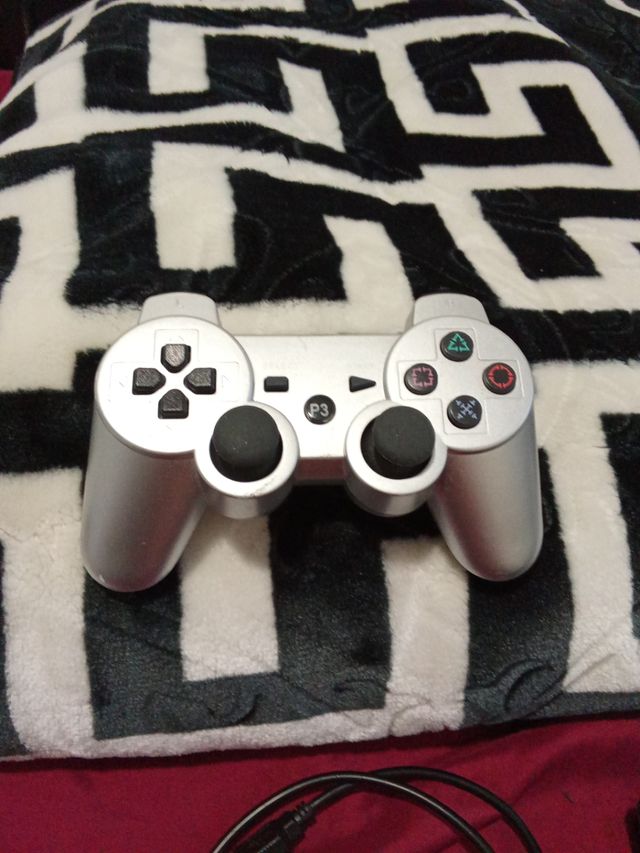 Mandos ps3 con cargador Negro 15€ Plateado 10€ Lo