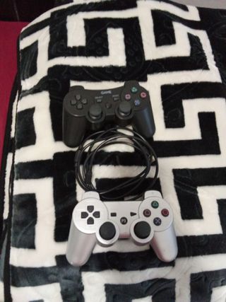 Mandos ps3 con cargador  Negro 15€ Plateado 10€ Lo