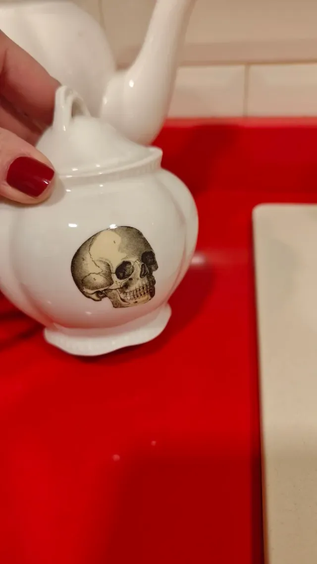 Juego de Té Anatomía- calaveras corazones