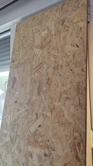 Tablero de madera OSB 205x63cm.