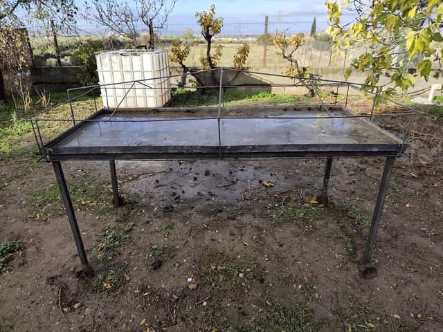 Mesa de cultivo metálica exterior