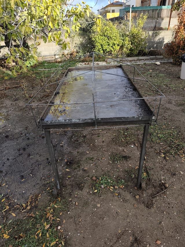 Mesa de cultivo metálica exterior