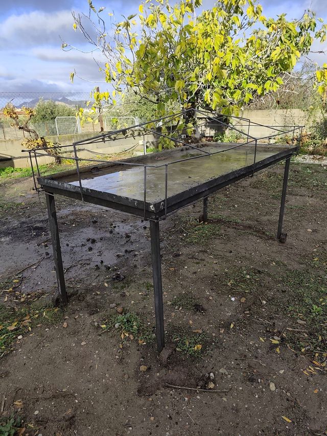 Mesa de cultivo metálica exterior