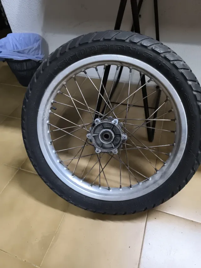 Rueda de moto 19 pulgadas radios