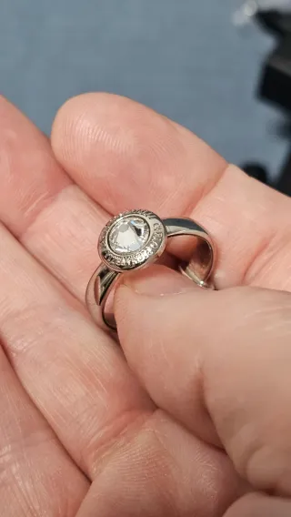 Anillo Carlo Pignatelli con circonita