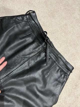 Falda midi de piel negra