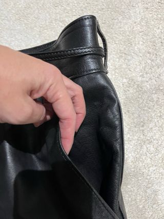 Falda midi de piel negra