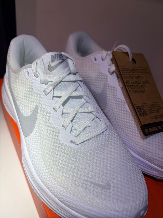 Sneakers Nike Grigie e Bianche