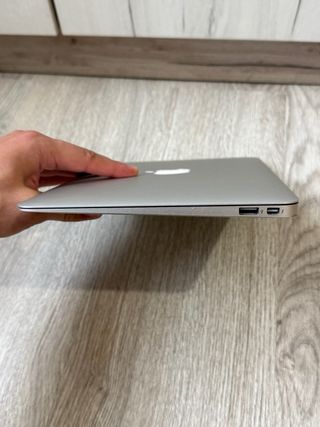 MacBook Air i5 - BUEN ESTADO