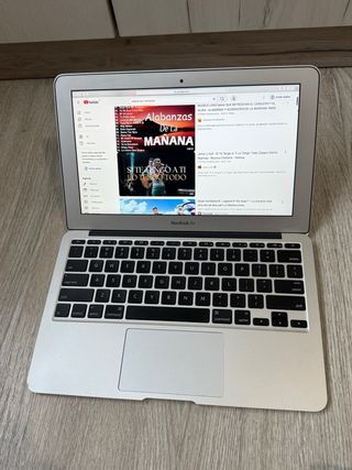 MacBook Air i5 - BUEN ESTADO