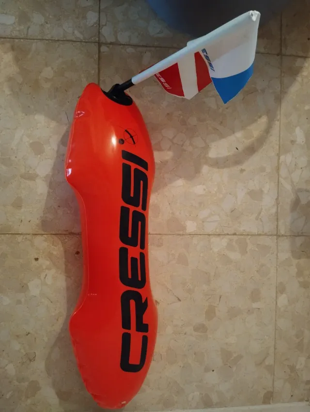 Boya Cressi pesca submarina.