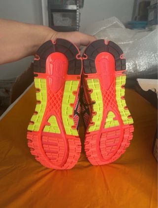 Zapatillas running Asics negras y rojas