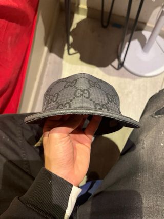 Gorra Gucci Monogram Gris