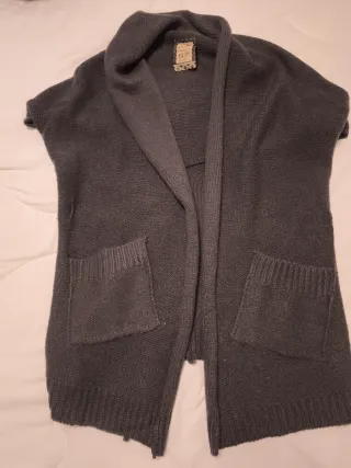 Cárdigan sin mangas asimétrica