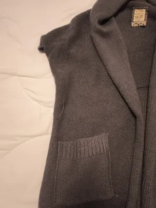 Cárdigan sin mangas asimétrica