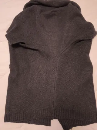 Cárdigan sin mangas asimétrica