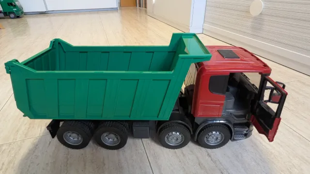 Camión Volquete Bruder Rojo y Verde