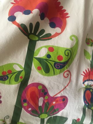 Camiseta Comounapulga Talla S Flores. Corte Evasé