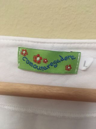 Camiseta Comounapulga Talla S Flores. Corte Evasé