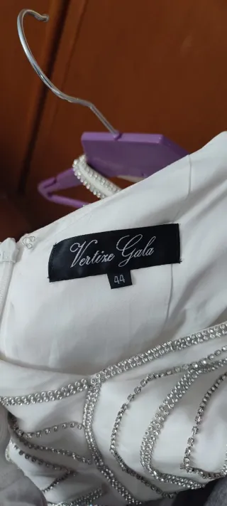 Vestido de novia blanco con pedrería