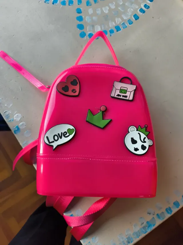 Minimochila rosa con adornos