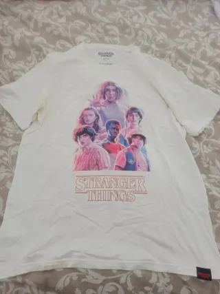 Camiseta Stranger Things Pull&Bear Talla xl