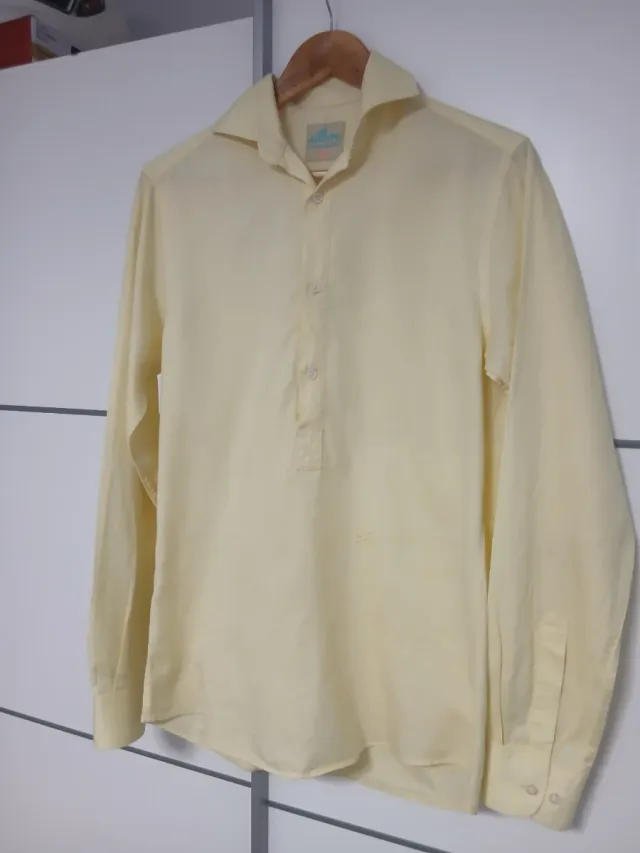 Camisa amarilla talla M