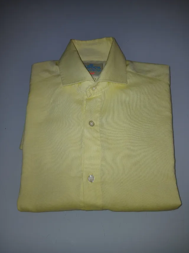 Camisa amarilla talla M