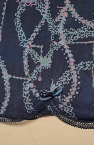 Sottoveste blu e viola con pizzo