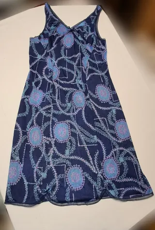 Sottoveste blu e viola con pizzo