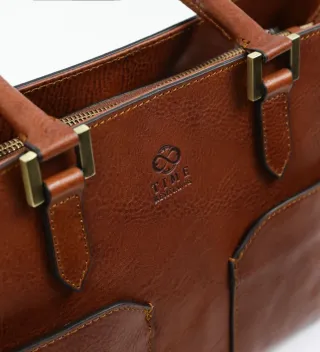 Bolso de piel marrón hecho a mano sin estrenar