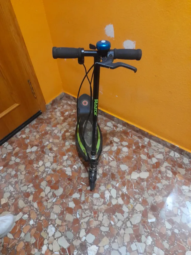 Patinete Eléctrico Razor E90 con bateria recargabl