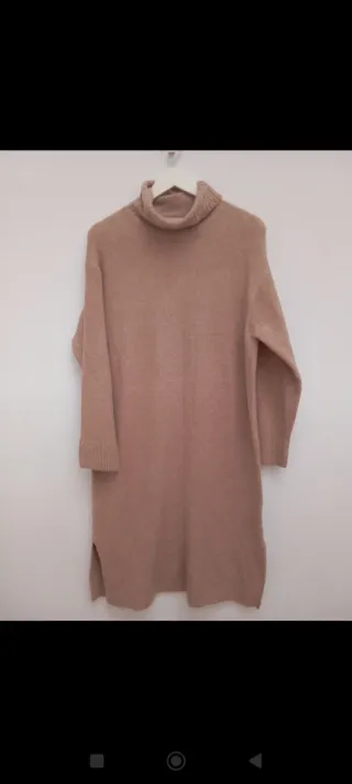 Vestido cuello alto invierno beige