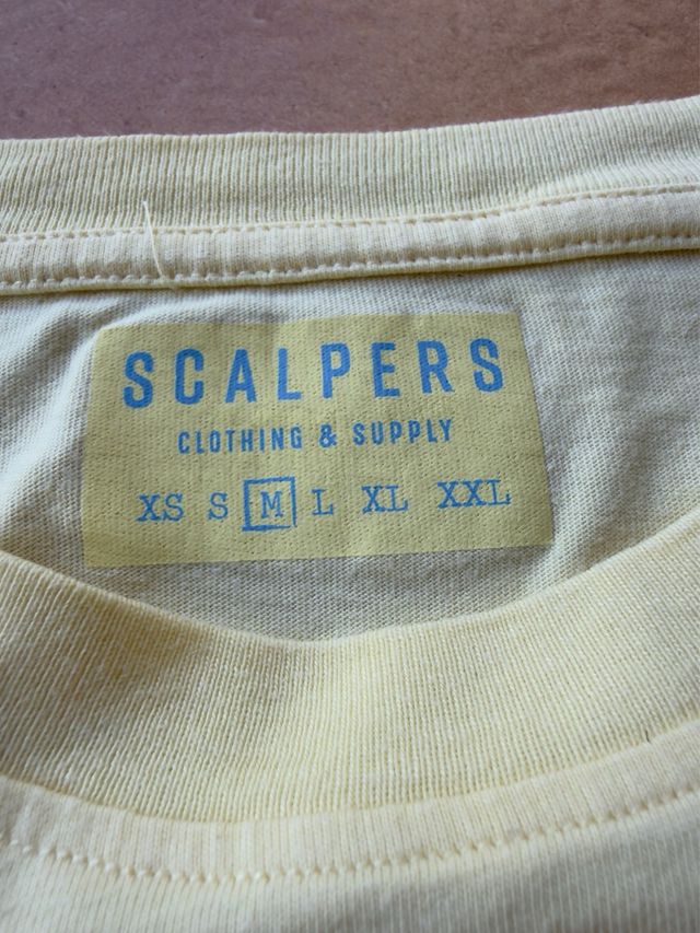 Camiseta Scalpers amarilla