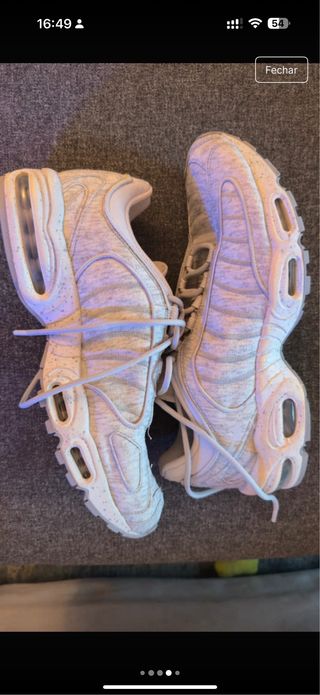 Tênis Nike Cinza e Branco