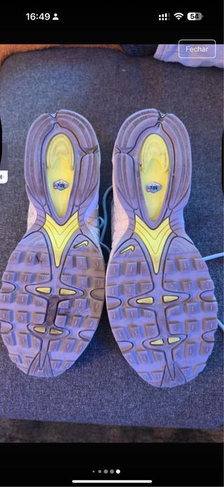 Tênis Nike Cinza e Branco