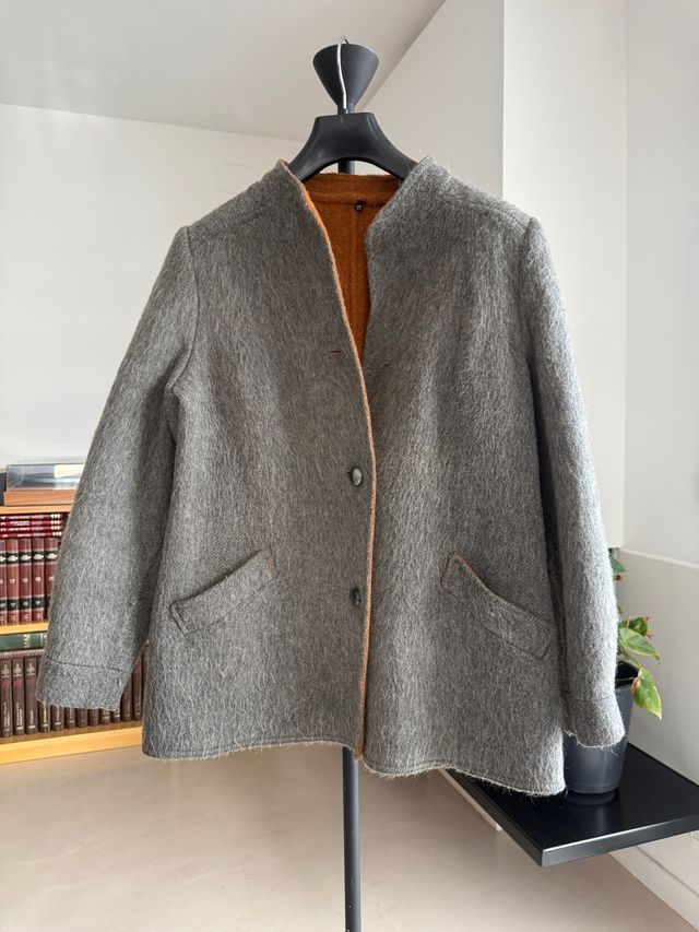 Abrigo de mujer gris y naranja corto talla 44-46