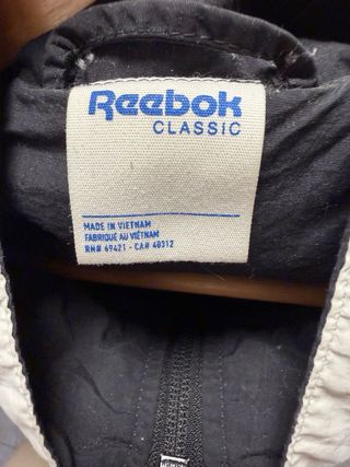 Chaqueta Reebok Negra y Blanca