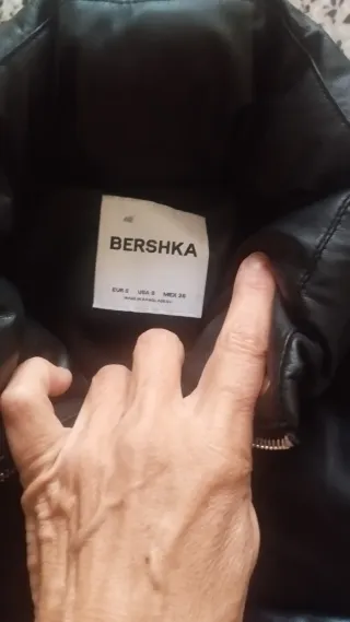 Cazadora corta negra